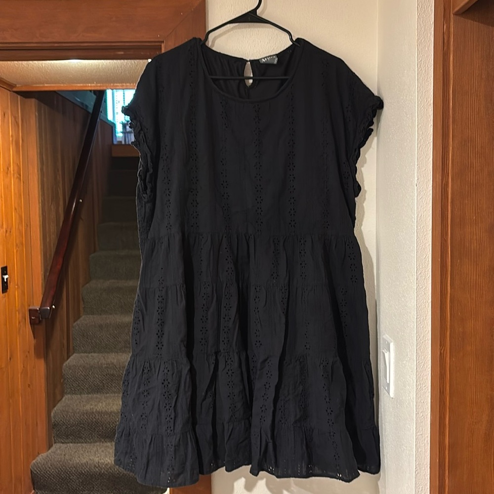 Arula black eyelet dress w pockets